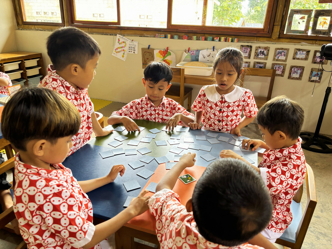 Children at SD Alam Kejora who benefit from scholarships