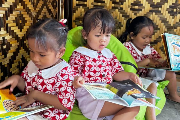 Children reading at the Kejora Library on Karimunjawa